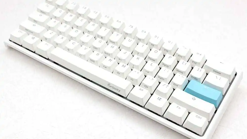 白いゲーミングキーボード おすすめのDucky One 2 Mini Pure White RGB 60% versionの正面